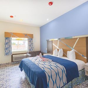 King Bed Jetted Tub Kitchenette